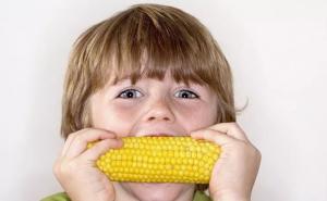 小孩吃玉米搞笑图片 第2张