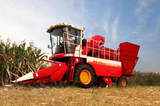 收割机收玉米图片 第1张