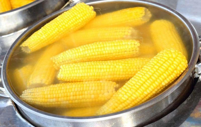 水煮玉米的图片 第1张