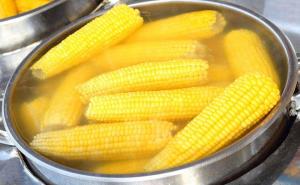水煮玉米的图片