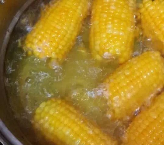 水煮玉米的图片 第3张