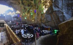 溶洞餐厅图片