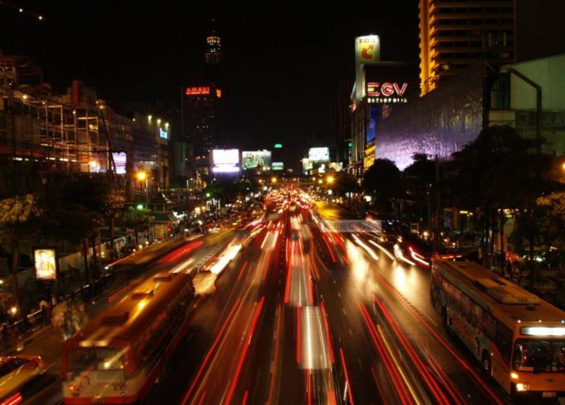 夜晚道路图片 第1张