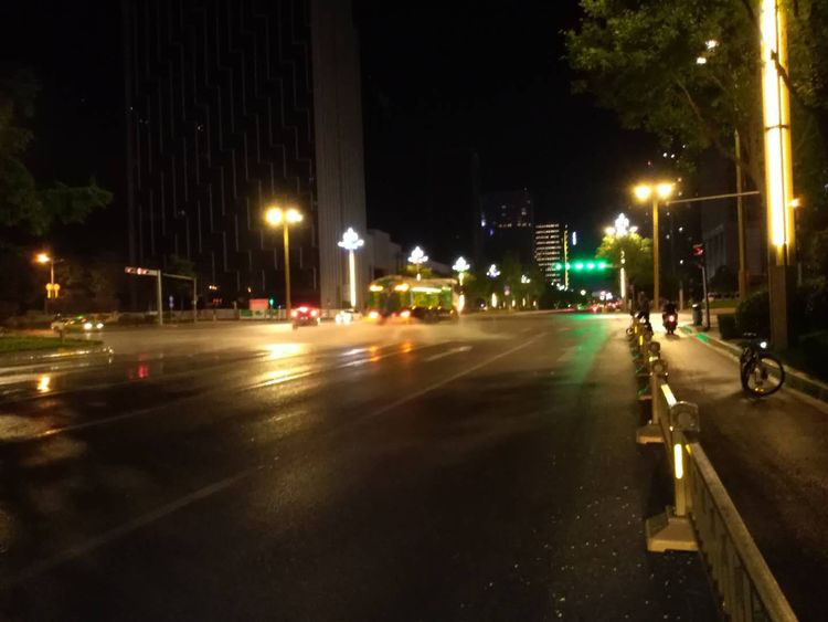 夜晚道路图片 第3张