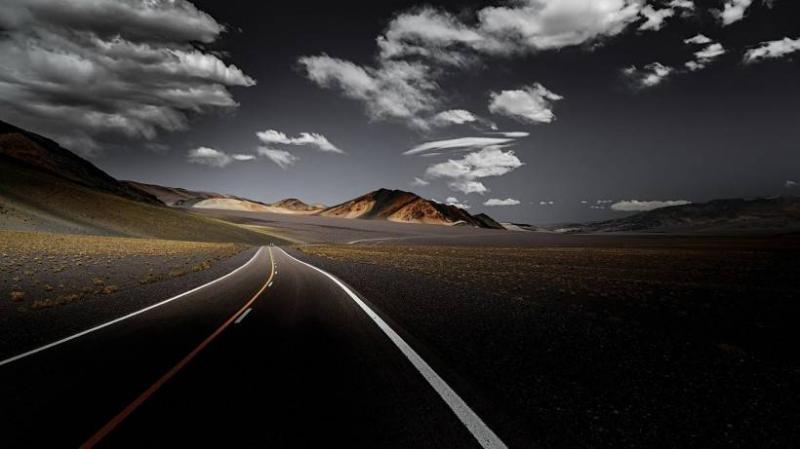 道路照片唯美图片 第1张