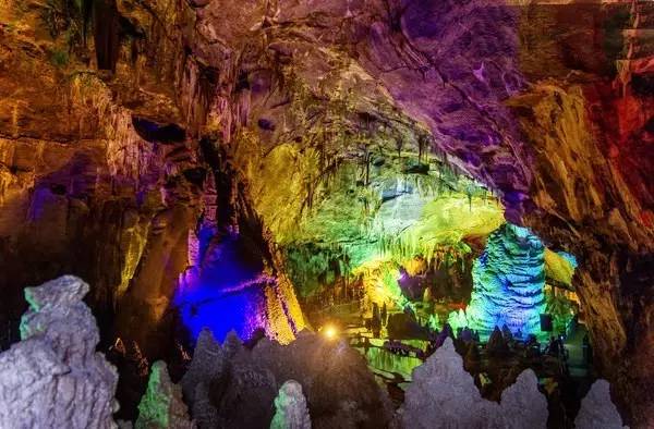 溶洞里钟乳石景观图片 第6张