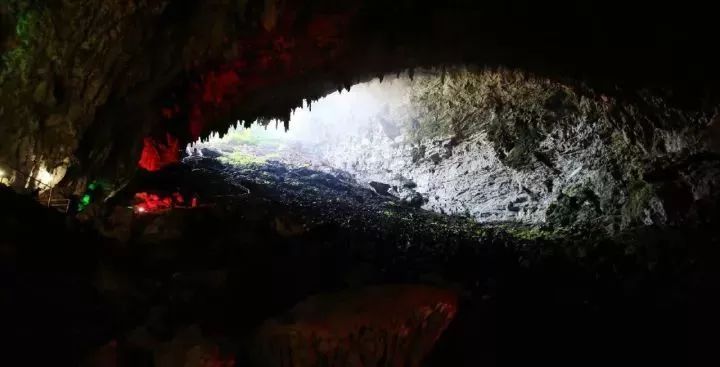 溶洞口图片 第2张