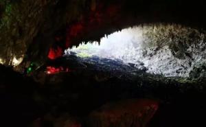 溶洞口图片 第2张