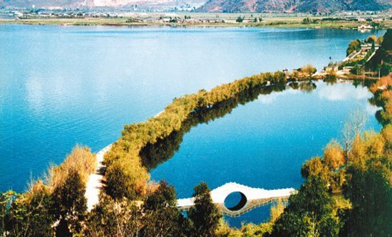 风景优美湖泊图片 第3张