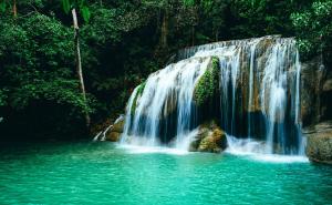 壮观瀑布美景图片 第3张