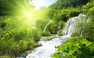 带着太阳高清瀑布图片 第2张