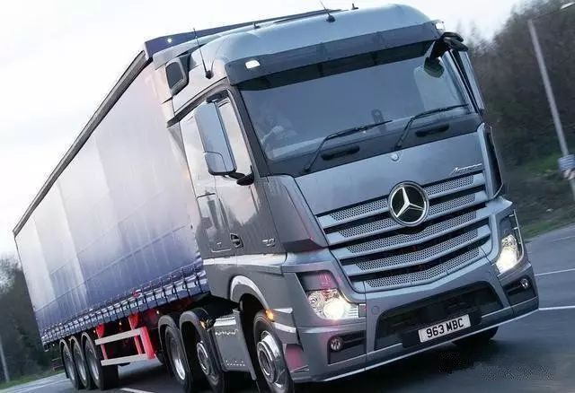 奔驰大货车图片 第1张