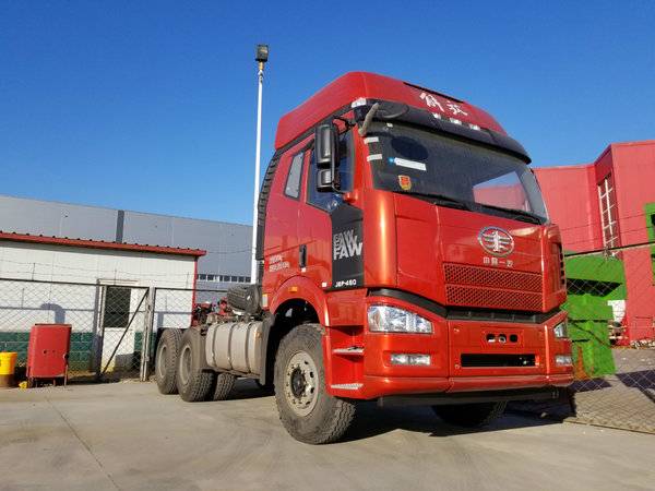 重型牵引车图片 第1张