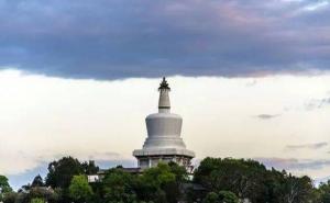 北海公园白塔图片