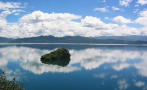 湖水图片 第3张