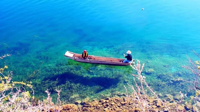平静湖水图片 第3张