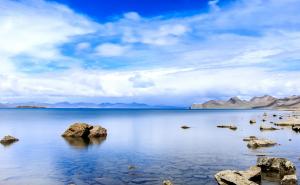 平静湖水图片 第2张