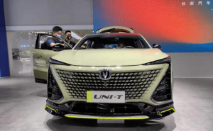 轿车长安UNI-V图片 第3张