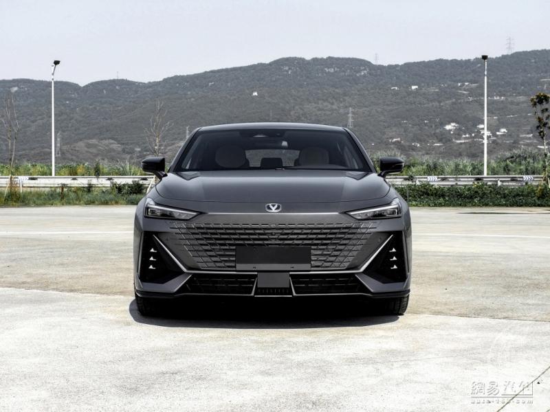 轿车长安UNI-V图片 第5张