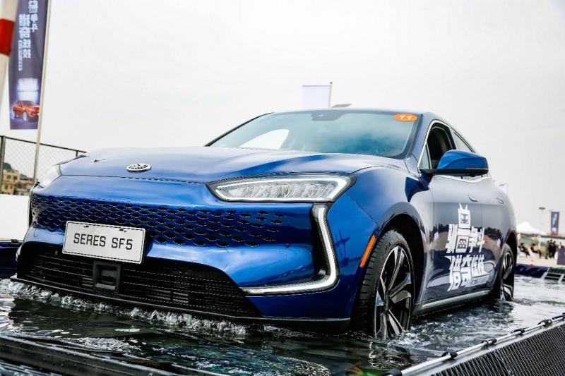 SUV赛力斯SF5图片 第4张