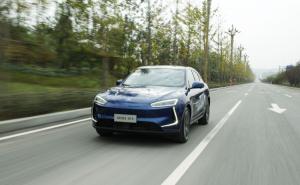 SUV赛力斯SF5图片 第3张