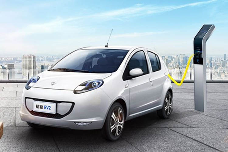轿车裕路EV2图片 第2张