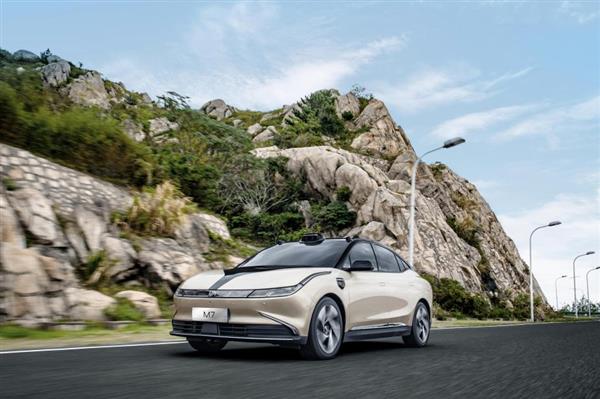 轿车威马M7图片 第3张