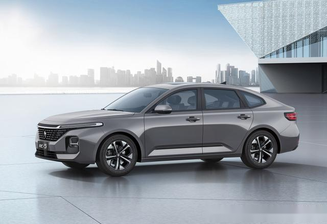 轿车宝骏RC-5图片 第3张