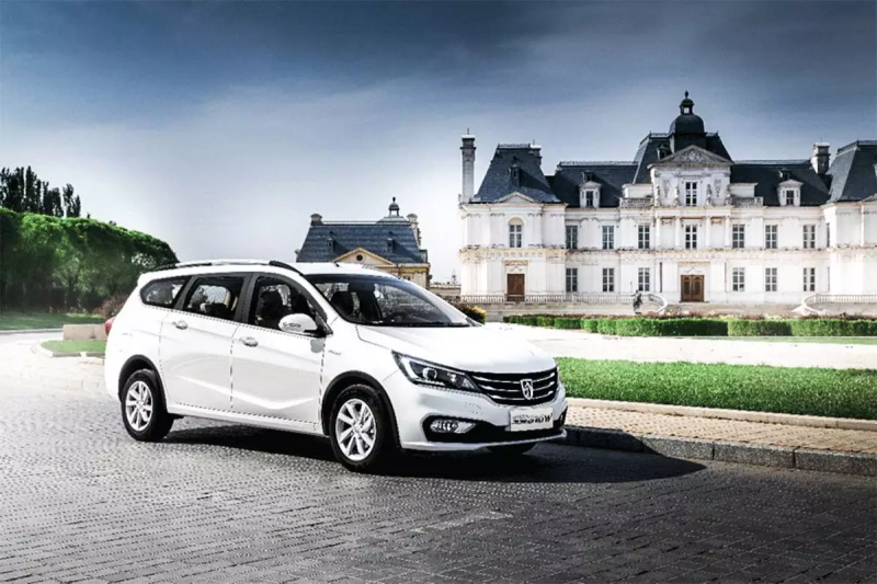 轿车宝骏310W图片 第1张