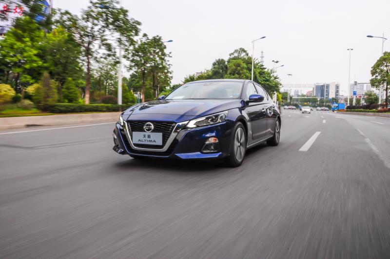 轿车天籁图片 第3张