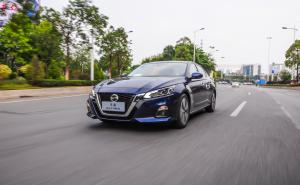 轿车天籁图片 第3张